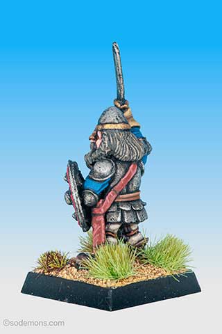FTD9 Dwarf Chieftain in Plate Mail with Sword