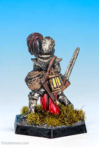 FTF94 Female Paladin with Plumed Helmet